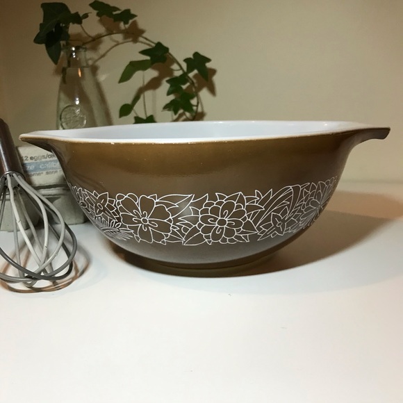 Vintage Woodlands Pyrex Cinderella Bowls - Picture 7 of 11